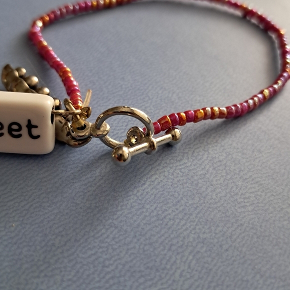 Beaded Bracelet with Sweet Pea Charm - Picture 4 of 4